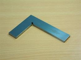 782-11 Excellent Quality Precision Flat Square - supplied in a wooden case.INOX STEEL - DIN 875. Size: 100 x 70mm. 