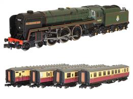 The Dapol East Anglian train pack features British Railways Britannia class 7MT pacific locomotive 70039 Sir Christopher Wren finished in lined green livery with early embelms hauling a train of four Gresley corridor coaches finished in BR crimson and cream livery.This train pack nicely recreates an express passenger train over the former Great Eastern routes into East Anglia to which the Britannias were assigned from new.
