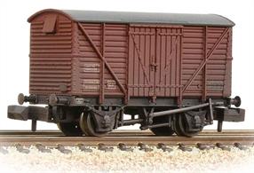 A detailed model of the standard BR 12-ton box van. Built in the 1950s these wagons were among the last of the traditional vacuum braked wagons, with a small fleet still in use until the mid 1980s.