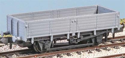 Introduced in 1928 (diagram 1771), and still in service carrying a wide variety of Civil Engineer’s materials on BR Southern Region. These finely moulded plastic wagon kits come complete with pin point axle wheels.Formerly Parkside N gauge kit PN08 this kit has been merged with the Peco range of wagon kits.