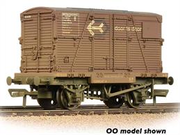 Model of a British Railways steam era 4 wheel container flat wagon with door-to-door service container.