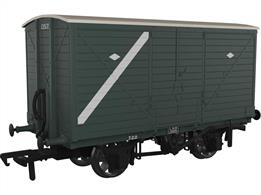 A highly detailed model of the LNWR D88 design covered box van finished as wagon number 13535 in LNWR dark grey livery with the LNWRs 'illiteracy' diamond recognition marks and single diagonal white stripe.Detail featuresIncurved headstocks, Wooden roof, 3-bolt buffers, Horizontally-planked doors, Through vacuum train brake pipe Flat-fronted axleboxes, Split-spoke wheels.