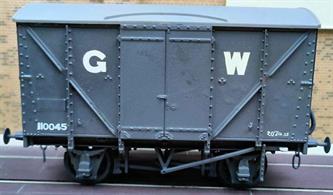 WAGON66 Skytrex BR Van painted in GW Grey 110045Paint has cracked on end a little in the grooves