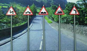 Pack of 5 roadside triangular hazard warning signs.