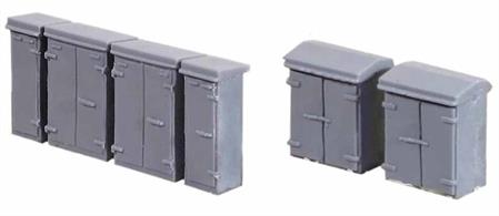 Kit contains parts to make 12 Relay Boxes. Use with Concrete Trunking (Ref 258); supplied with pre-coloured parts although painting and/or weathering can add realism. Glue is required to complete this model.