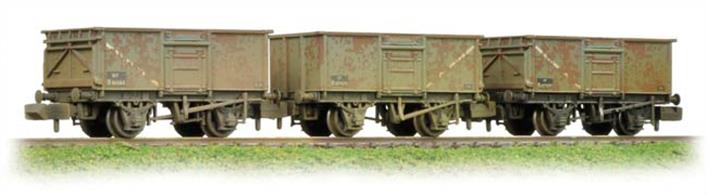 Pack of three BR 16-ton steel bodied mineral wagons painted in the standard grey livery. These wagons have a weathered finish, replicating the appearance of wagons in service.eras 4-7