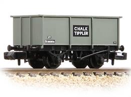 A detailed model of the BR standard design of 27-ton capacity tippler wagon.These wagons did not have side doors, being emptied by turning the entire wagon upside-down in a rotary tippler. Later overhead or mobile grabs and mechanical shovels were used to load and unload these wagons.