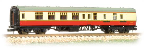 Bachmann Graham Farish are introducing newly tooled models of the BR Mk1, bringing these stalwart coaches up to current standards. This model of the second class side corridorï¿½ coach will be painted in the crimson and cream livery of the early BR period.Era 4